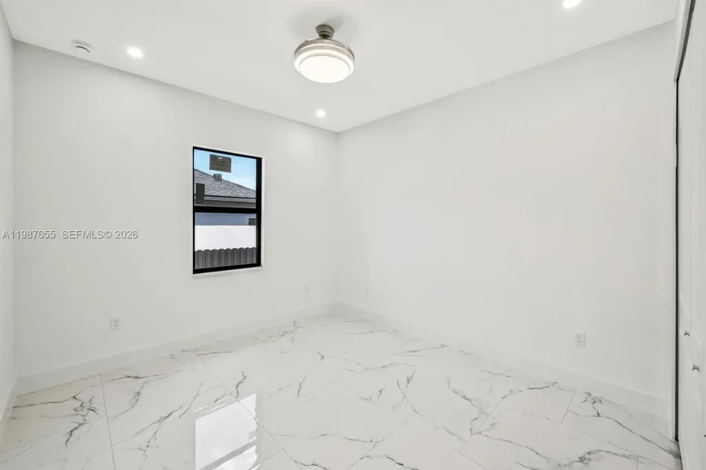 521/523 S Lillon Avenue Other City - In The State Of Florida FL 33974