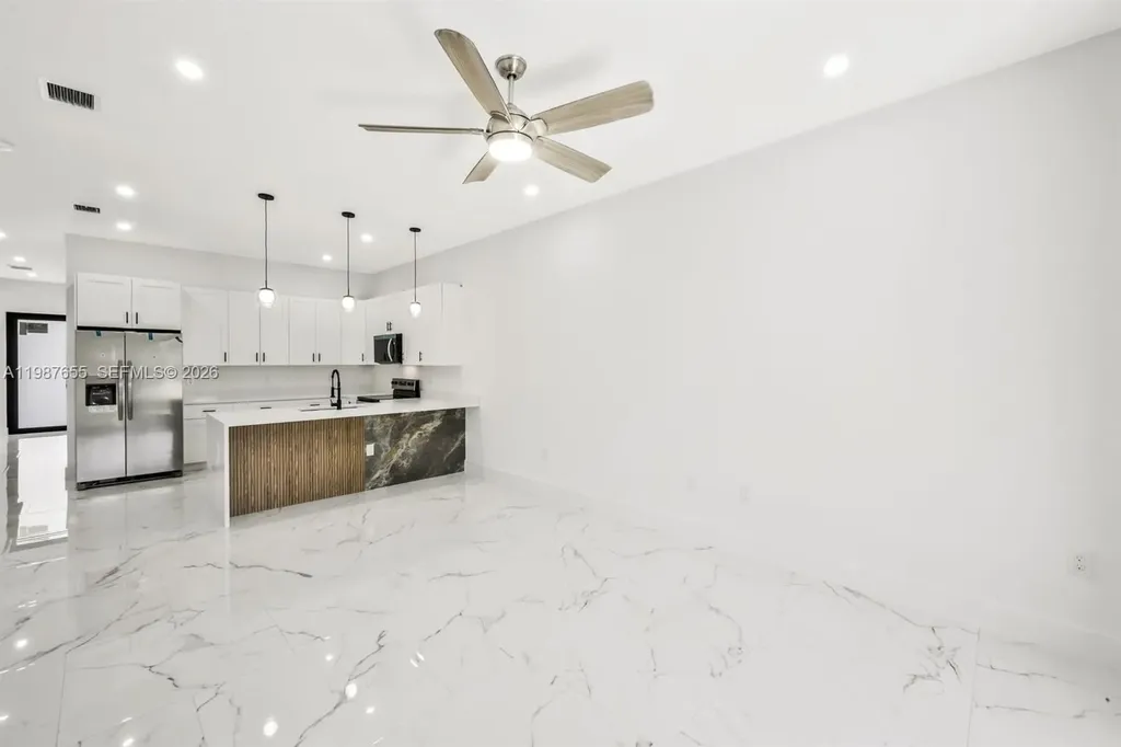 521/523 S Lillon Avenue Other City - In The State Of Florida FL 33974
