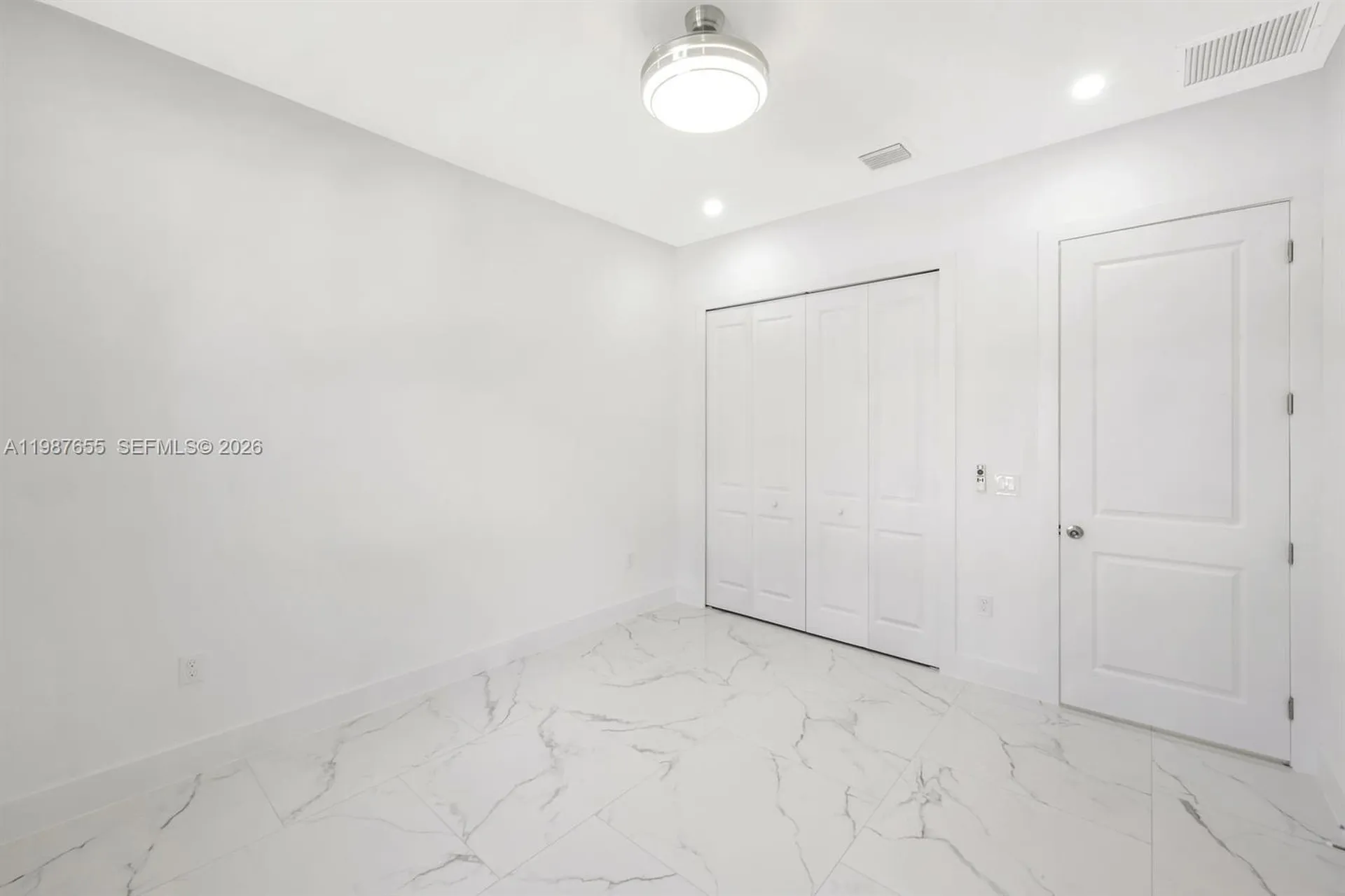 521/523 S Lillon Avenue Other City - In The State Of Florida FL 33974