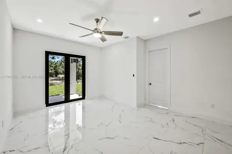 521/523 S Lillon Avenue Other City - In The State Of Florida FL 33974