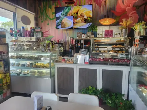 2568 NE Miami Gardens Aventura FL 33180