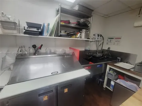 2568 NE Miami Gardens Aventura FL 33180