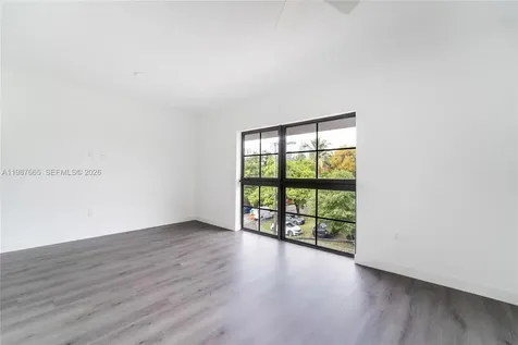 1165 NW 8th Avenue Miami FL 33136