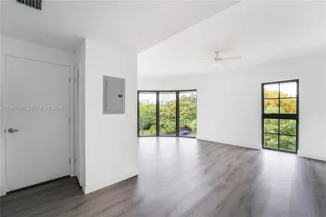1165 NW 8th Avenue Miami FL 33136