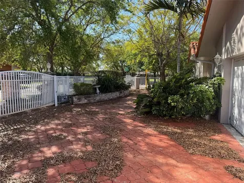 1220 SW 103rd Court Miami FL 33174
