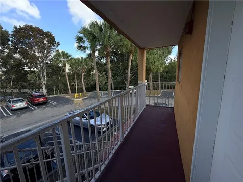 6205 Kendale Lakes Circle Miami FL 33183