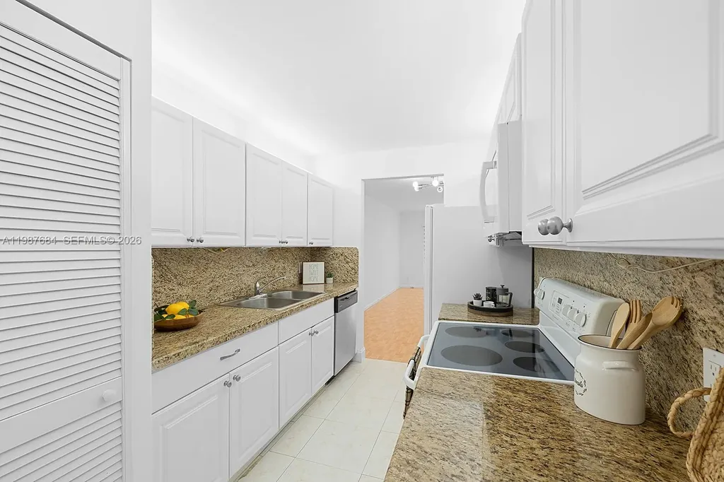 1351 SW 125th Avenue Pembroke Pines FL 33027