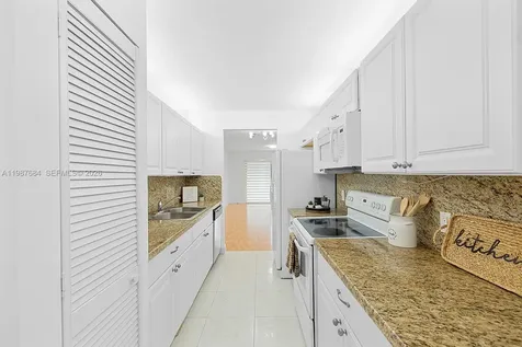 1351 SW 125th Avenue Pembroke Pines FL 33027