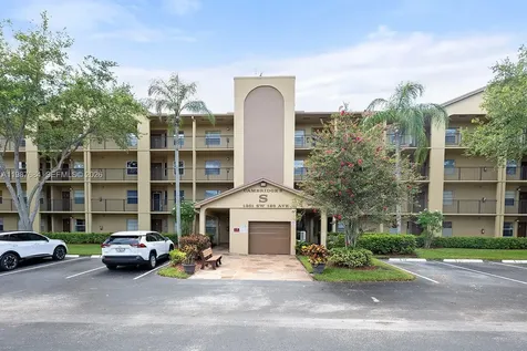 1351 SW 125th Avenue Pembroke Pines FL 33027