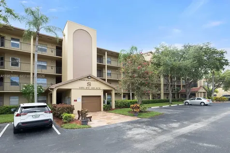 1351 SW 125th Avenue Pembroke Pines FL 33027