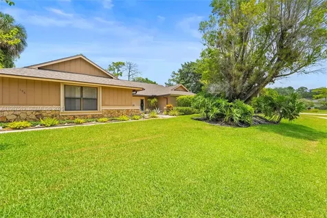 196 Scarborough Terrace Wellington FL 33414