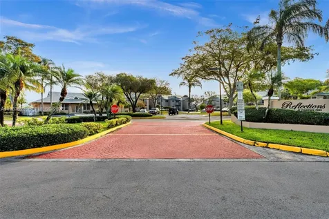 1701 NW 96th Terrace Pembroke Pines FL 33024