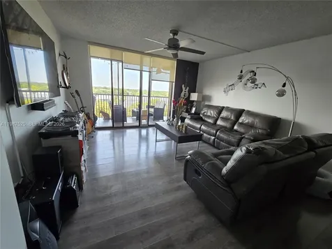 900 NE 195th Street Miami FL 33179