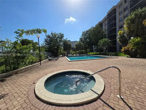 900 NE 195th Street Miami FL 33179