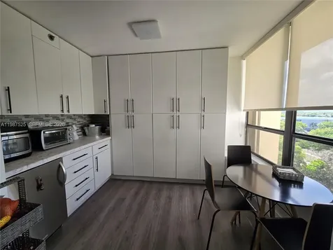 900 NE 195th Street Miami FL 33179