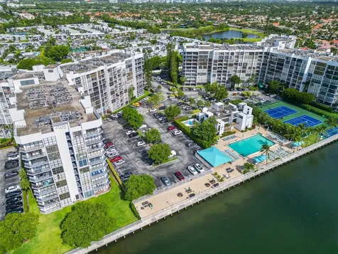 Hallandale Beach FL 33009
