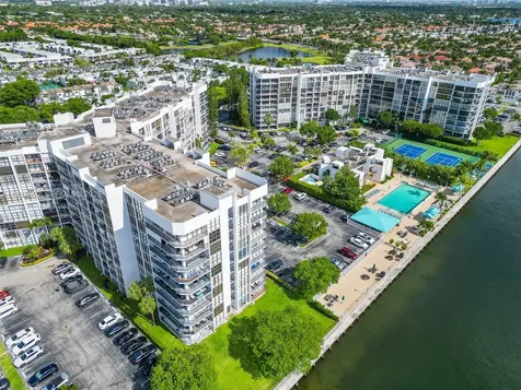 Hallandale Beach FL 33009