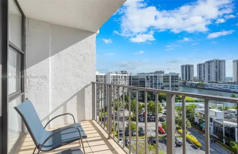Hallandale Beach FL 33009