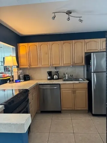 Hallandale Beach FL 33009