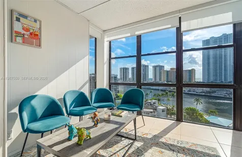 Hallandale Beach FL 33009