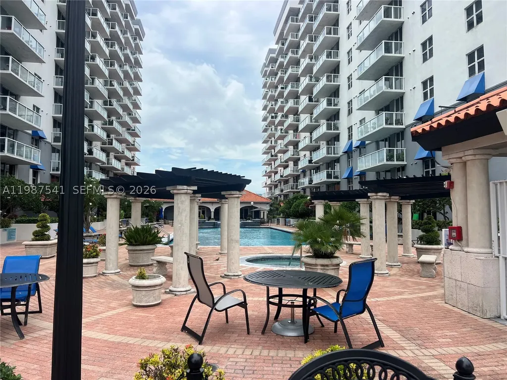 5077 NW 7th Street Miami FL 33126