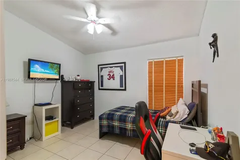1886 NW 145th Terrace Pembroke Pines FL 33028