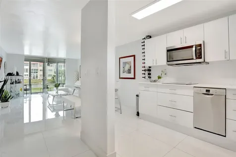 2931 E Sunrise Lakes Drive Sunrise FL 33322