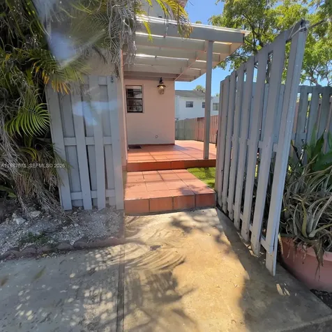10550 NW 7th Terrace Miami FL 33172