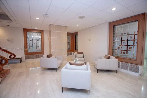 2899 Collins Avenue Miami Beach FL 33140