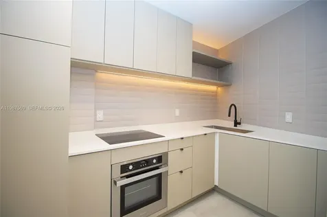 2899 Collins Avenue Miami Beach FL 33140