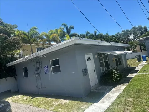 1271 NE 32nd Street Oakland Park FL 33334