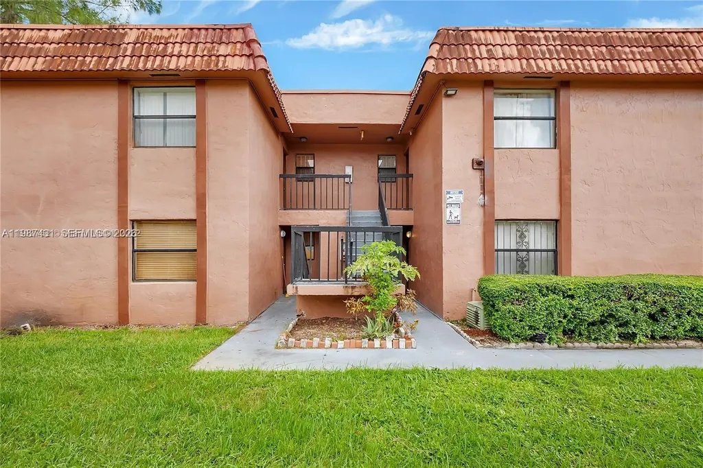 6580 W 27th Court Hialeah FL 33016