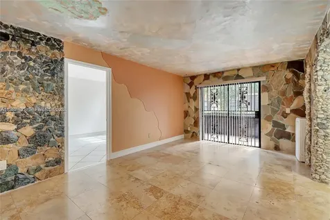 6580 W 27th Court Hialeah FL 33016
