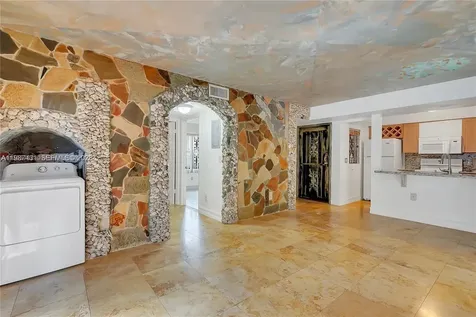 6580 W 27th Court Hialeah FL 33016