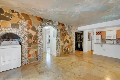6580 W 27th Court Hialeah FL 33016
