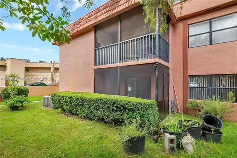 6580 W 27th Court Hialeah FL 33016