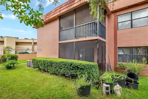 6580 W 27th Court Hialeah FL 33016