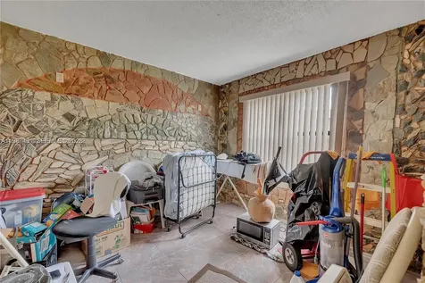 6580 W 27th Court Hialeah FL 33016