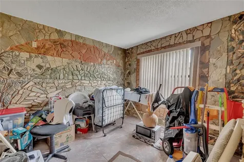 6580 W 27th Court Hialeah FL 33016