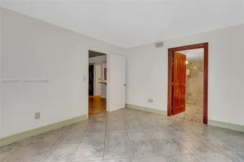 6580 W 27th Court Hialeah FL 33016