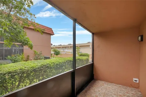 6580 W 27th Court Hialeah FL 33016