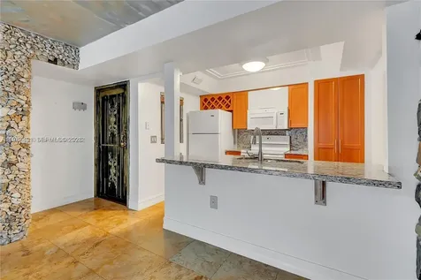 6580 W 27th Court Hialeah FL 33016
