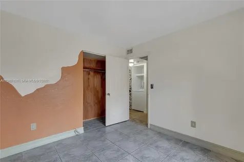 6580 W 27th Court Hialeah FL 33016