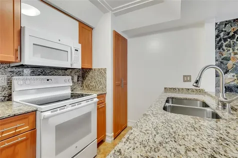6580 W 27th Court Hialeah FL 33016