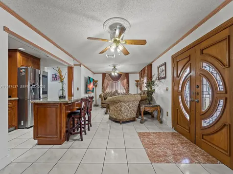 871 SE 5th Place Hialeah FL 33010