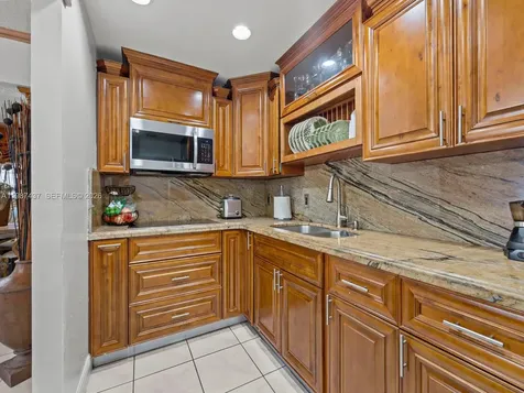 871 SE 5th Place Hialeah FL 33010