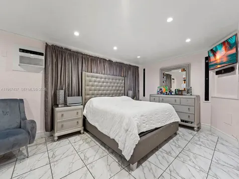 871 SE 5th Place Hialeah FL 33010