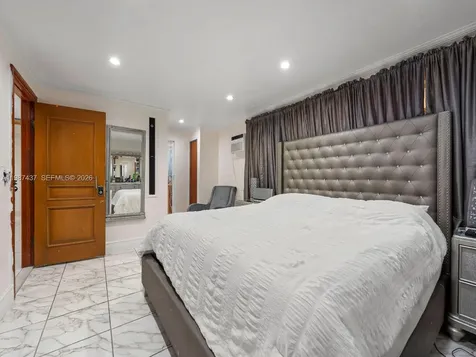 871 SE 5th Place Hialeah FL 33010