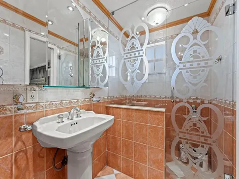 871 SE 5th Place Hialeah FL 33010