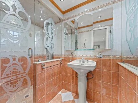 871 SE 5th Place Hialeah FL 33010